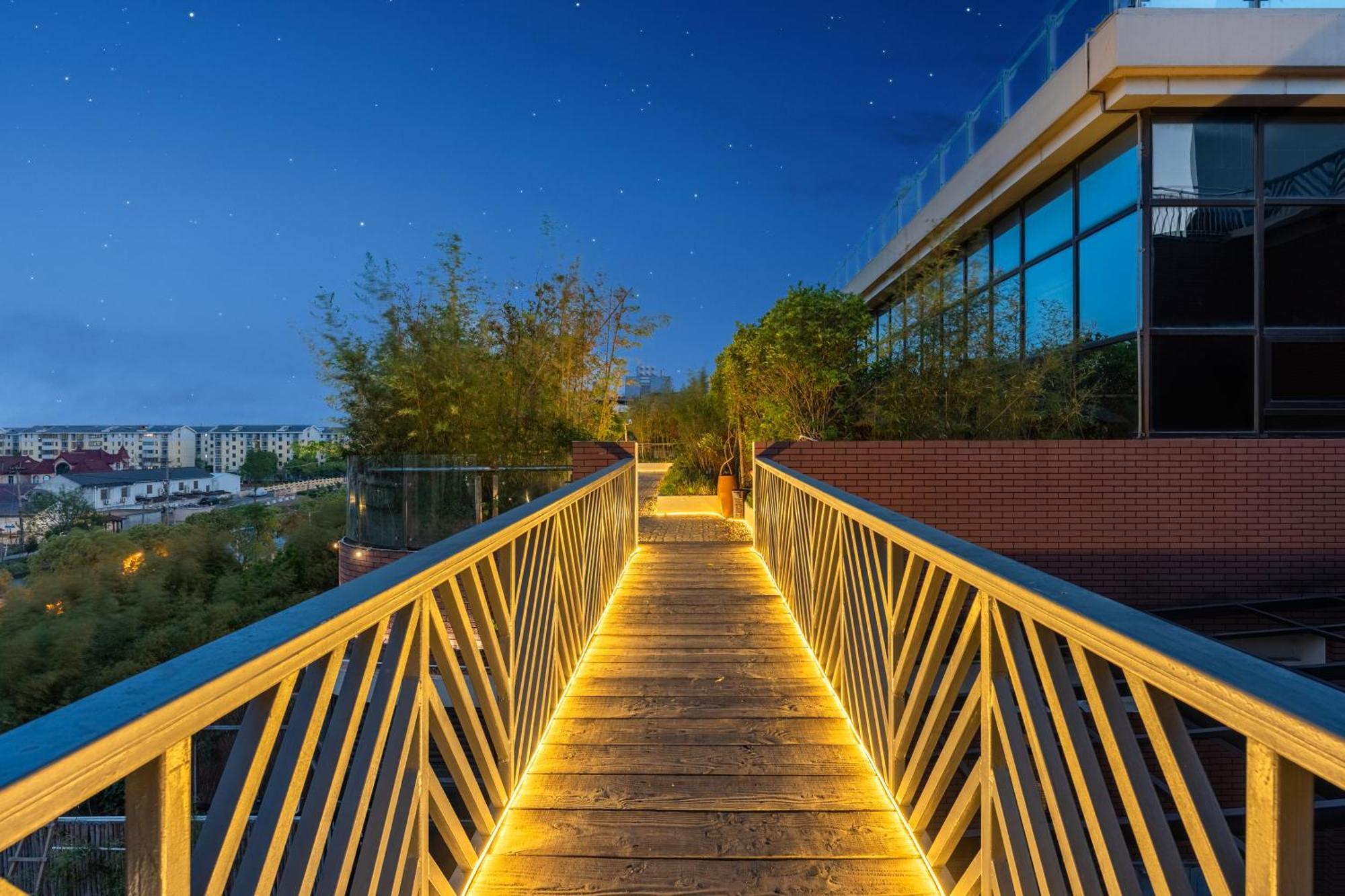 Manli Hotel Shanghai Pudong Airport - Pet Friendly Екстер'єр фото